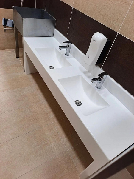 Столешница в учебное заведение Staron BW010